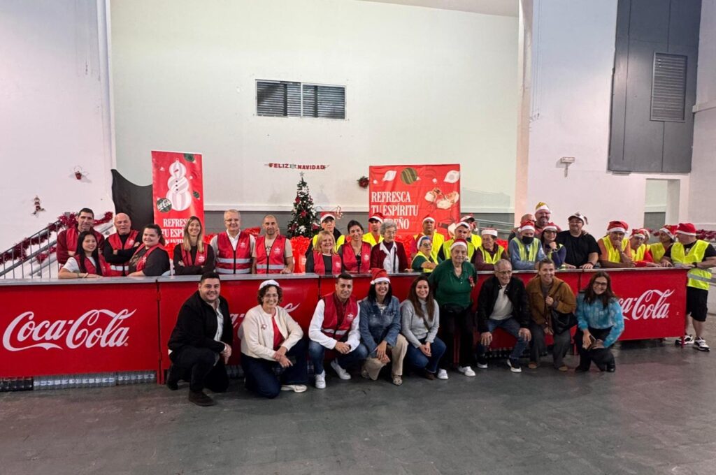 Coca-Cola y la Asociación de Empresarios de la Zona Centro de Santa Cruz de Tenerife, en colaboración con el Catering Lucas Gamonal, reparten 500 comidas solidarias