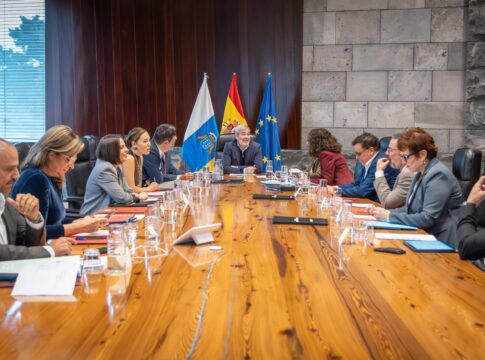 El Gobierno de Canarias aprueba 1.132,4 millones de euros para los convenios de dependencia en el período 2025-2028