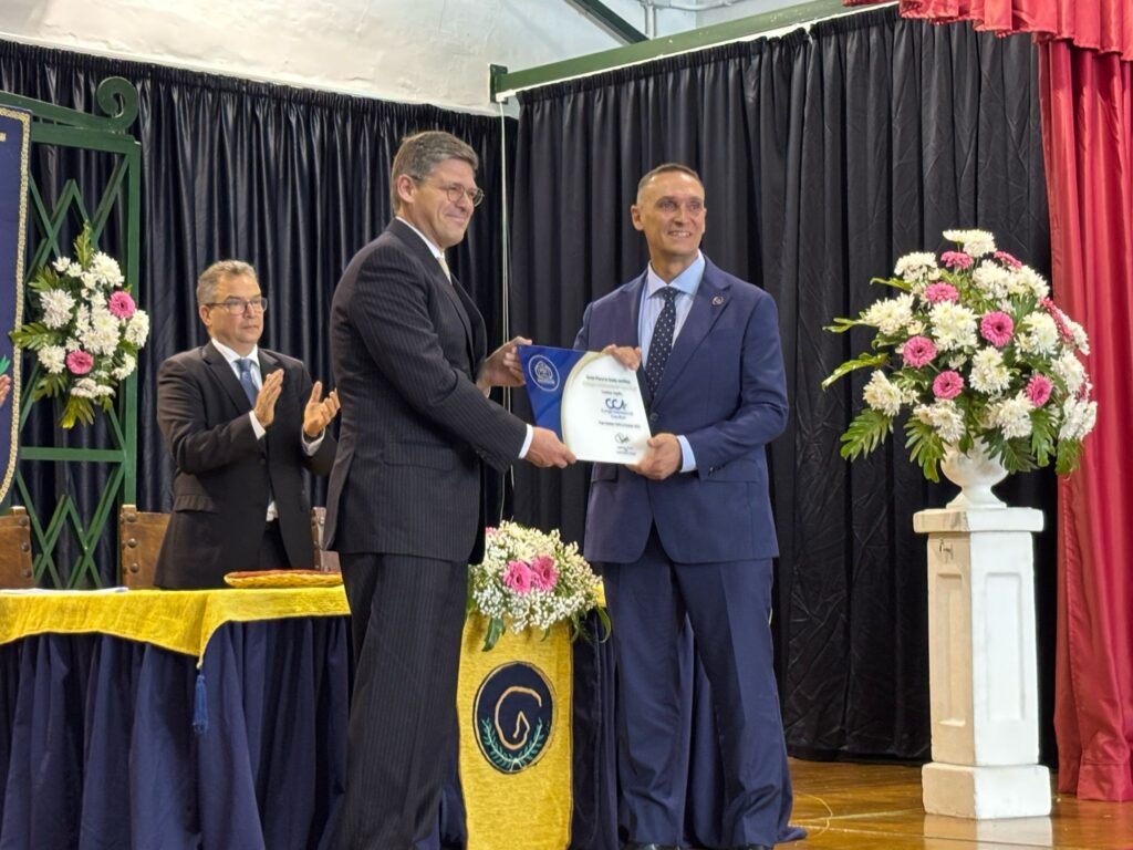 Casa Azul recibe el certificado internacional “Great Place to Study”