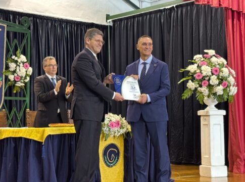 Casa Azul recibe el certificado internacional “Great Place to Study”