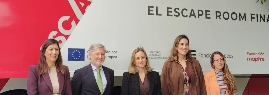 FINEXIT, el escape room que desafía la educación financiera de estudiantes de FP, se detiene en Gran Canaria