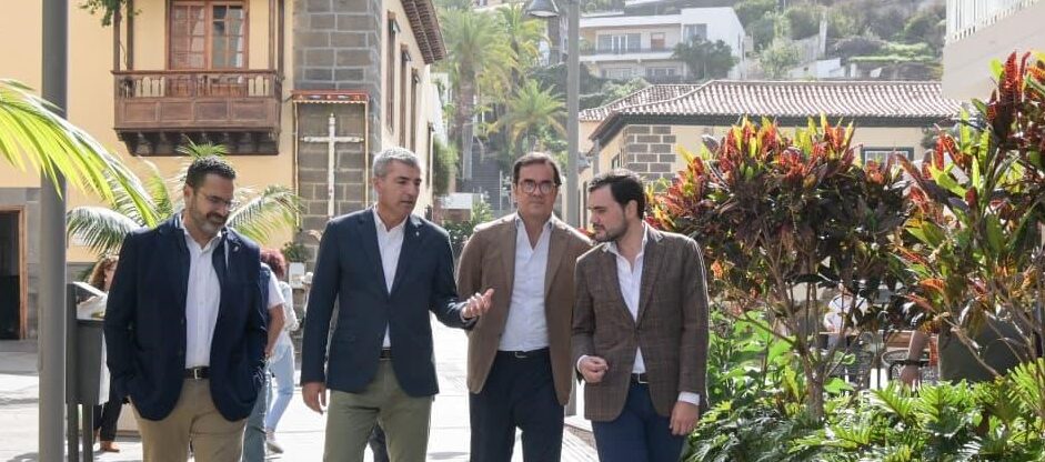 El Gobierno reforzará el comercio local de Puerto de la Cruz y anuncia medidas contra la competencia desleal