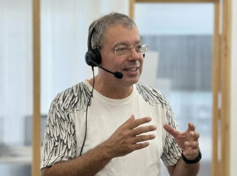 Víctor Cabeza: “El año pasado ayudamos a que más de mil personas consiguieran su plaza en distintos cuerpos del Estado”