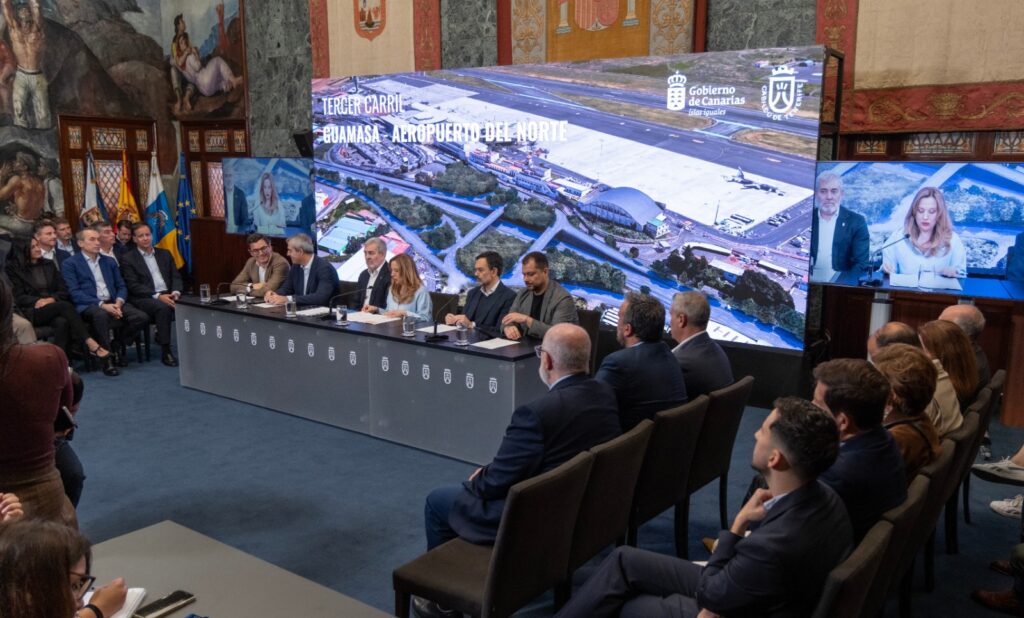 Clavijo refuerza su compromiso con la mejora de la movilidad con el proyecto del tercer carril de la TF-5