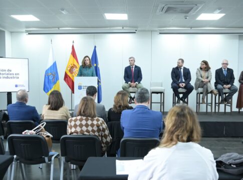 El Gobierno firma cuatro proyectos formativos para abordar la escasa mano de obra en la construcción y la industria