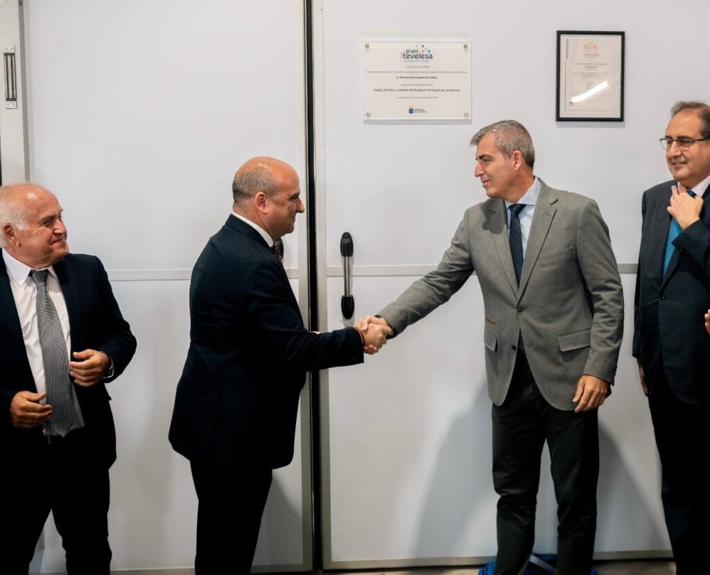 Manuel Domínguez inaugura el primer túnel de frío del Archipiélago