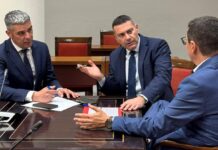 El presidente Oswaldo Betancort logra el compromiso del Gobierno de Canarias para introducir mejoras pesqueras en el Puerto de Órzola