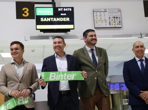 Lanzarote refuerza su conectividad nacional con la inauguración de la ruta directa entre Lanzarote y Santander