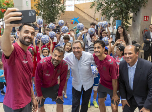 CaixaBank celebra un ‘Meet&Greet’ con los capitanes del Club Deportivo Tenerife en la oficina ‘all in one’ Tenerife