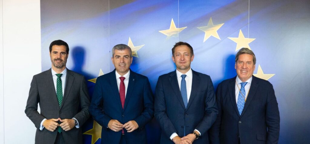 Manuel Domínguez obtiene en Bruselas el compromiso de reforzar y mantener el POSEI en el nuevo marco financiero