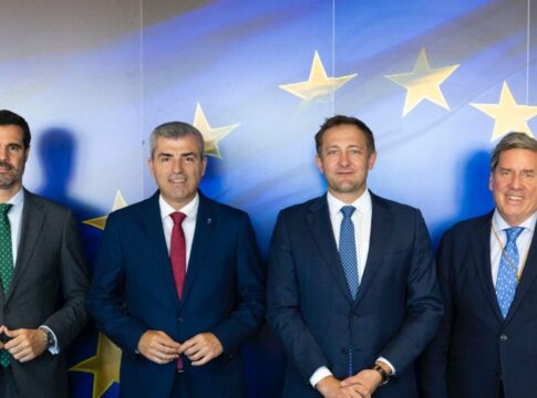 Manuel Domínguez obtiene en Bruselas el compromiso de reforzar y mantener el POSEI en el nuevo marco financiero