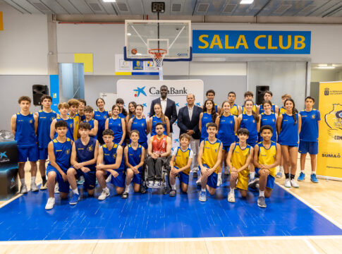 CaixaBank reúne a más de cuarenta niñas y niños de la cantera del CB Gran Canaria para promocionar el deporte inclusivo