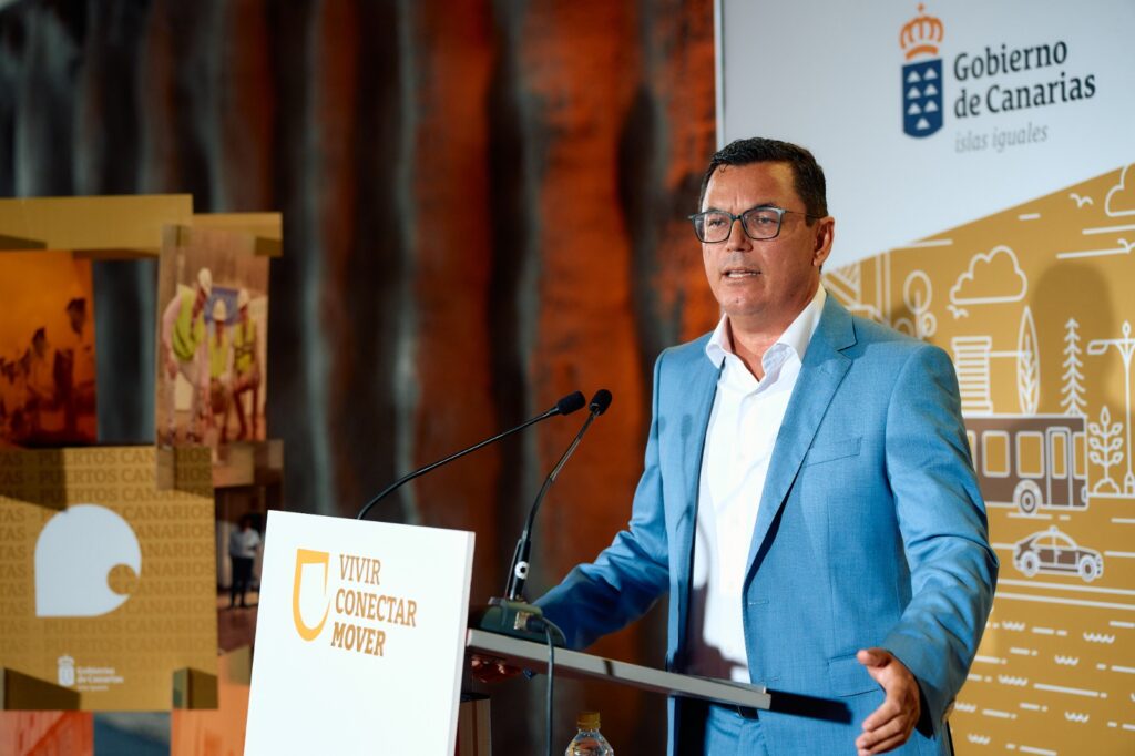 Pablo Rodríguez: “Apostamos por una movilidad sostenible y una conectividad justa para Canarias”