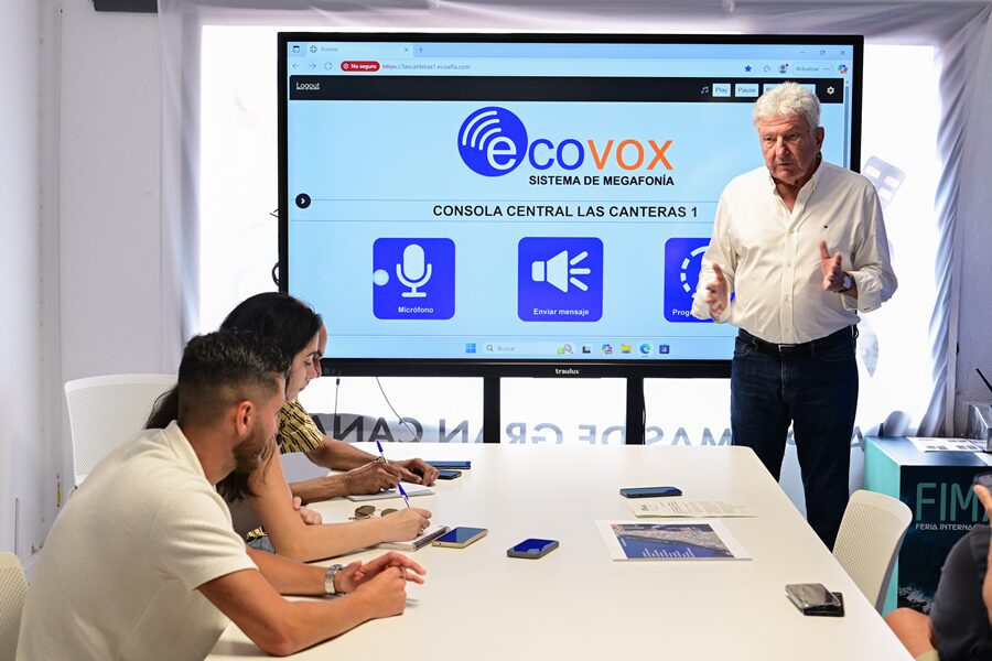 Las Canteras estrena un sistema de megafonía inteligente y sostenible con tecnología solar y emisión de mensajes por sectores