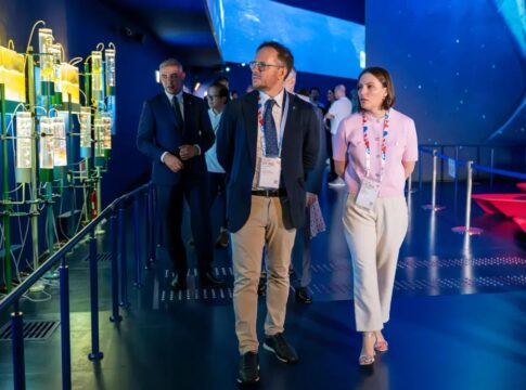 Canarias abre vías de colaboración con Galápagos en innovación y sostenibilidad