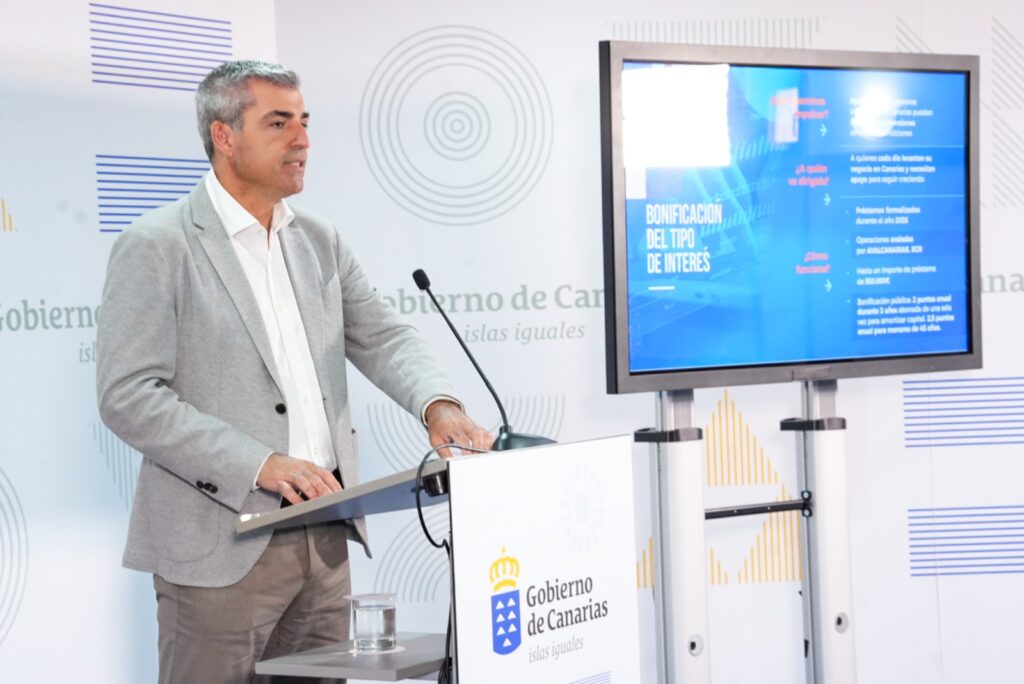 Los autónomos ya pueden pedir las ayudas para la primera contratación indefinida de personas de 52 años o más