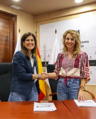 El Ayuntamiento de Adeje y el Grupo Satocan firman un convenio para impulsar la inserción laboral en sectores clave
