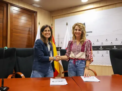 El Ayuntamiento de Adeje y el Grupo Satocan firman un convenio para impulsar la inserción laboral en sectores clave