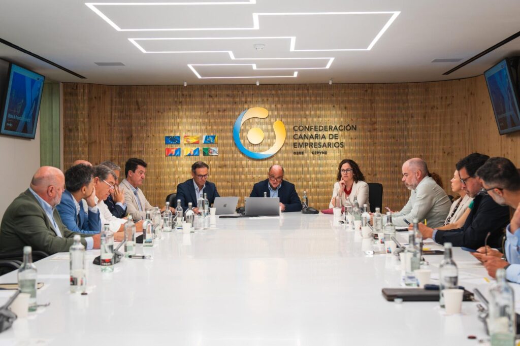 El Gobierno de Canarias expone en ASINCA su hoja de ruta para el impulso de proyectos estratégicos en las islas