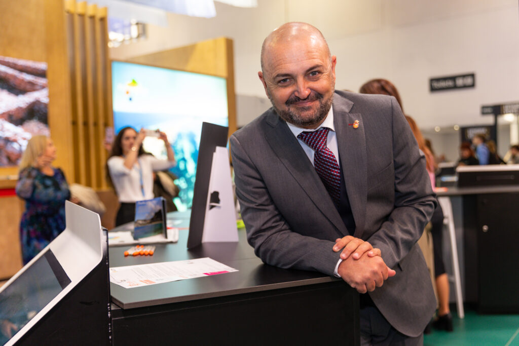 Carlos Álamo: “Consolidamos una conectividad aérea histórica con un crecimiento del 10 % en plazas internacionales”