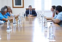 El Cabildo se reúne con las cooperativas del taxi para escuchar al sector y aunar posturas de cara a optimizar el servicio