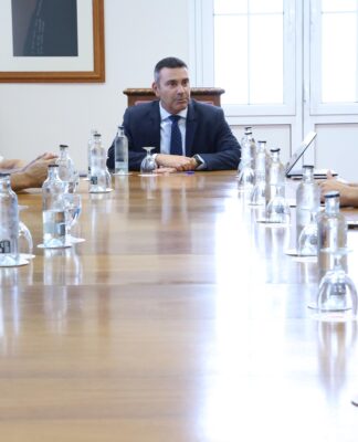 El Cabildo se reúne con las cooperativas del taxi para escuchar al sector y aunar posturas de cara a optimizar el servicio
