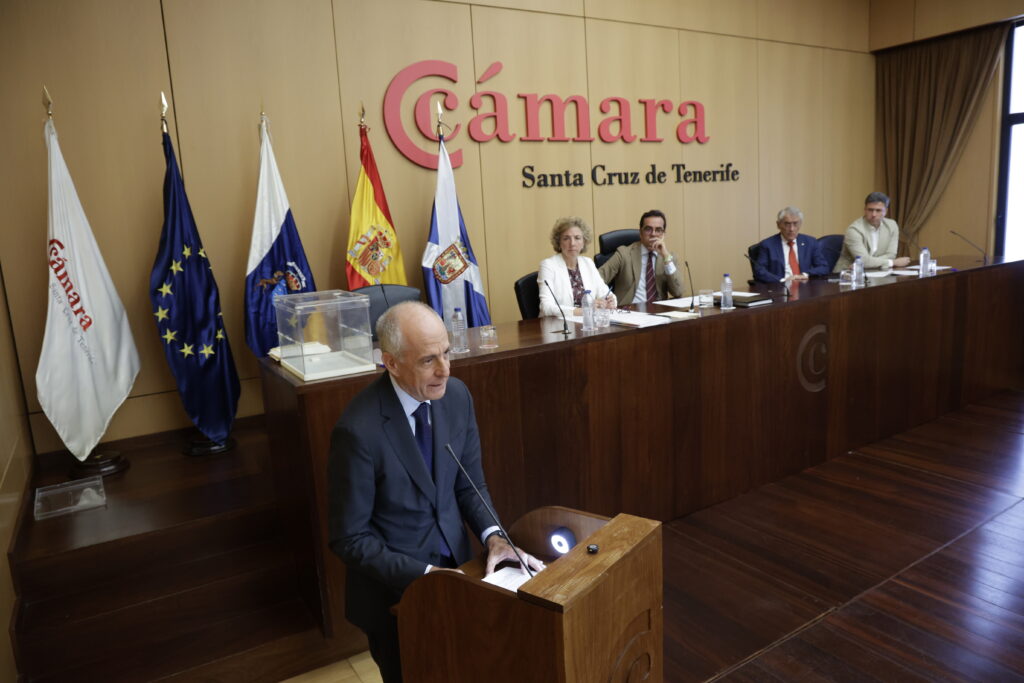 Santiago Sesé inicia un nuevo mandato de la Cámara de Santa Cruz de Tenerife para impulsar una economía más competitiva, productiva e innovadora