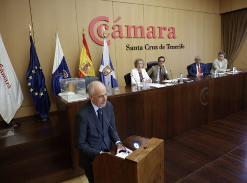 Santiago Sesé inicia un nuevo mandato de la Cámara de Santa Cruz de Tenerife para impulsar una economía más competitiva, productiva e innovadora